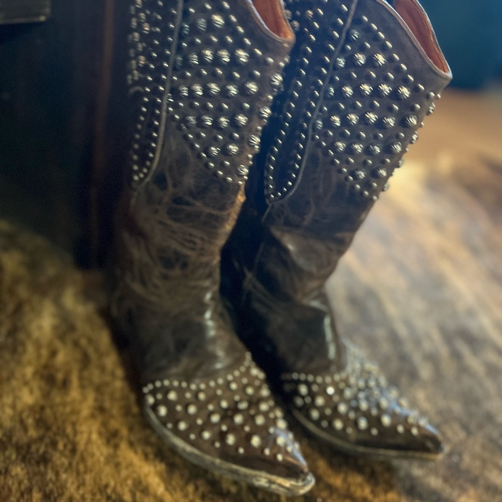 Brown studded old gringo boots